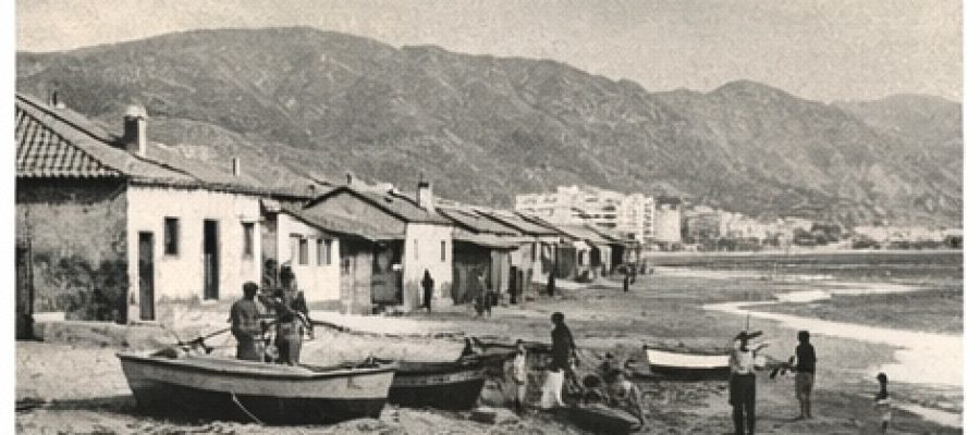 Historia de la Playa del Zapillo: origen y evolución