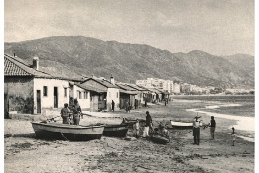 Historia de la Playa del Zapillo: origen y evolución